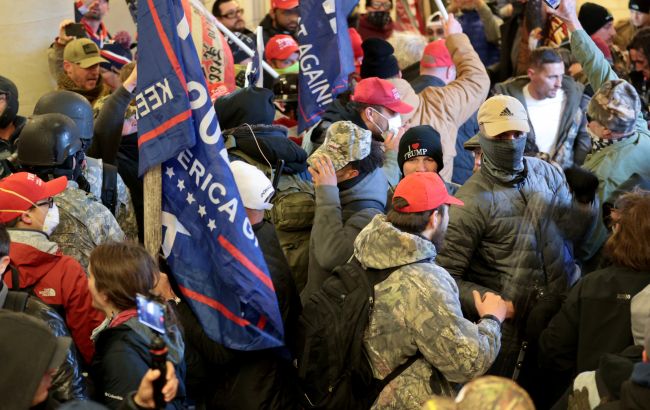 Митингующие хотят блокировать Капитолий всю ночь, чтобы сорвать утверждение выборов