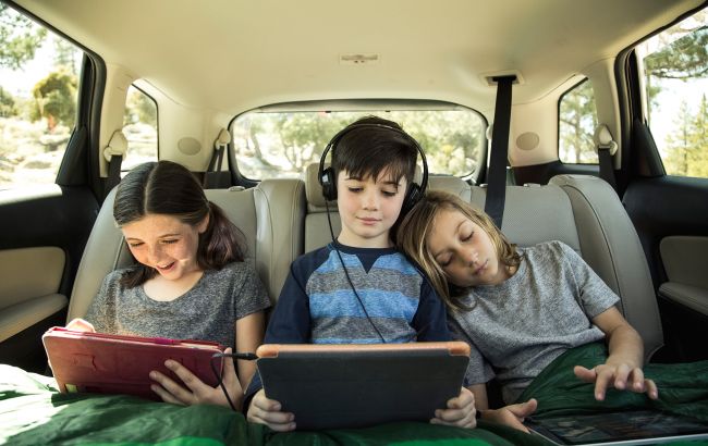 Подорожі з дітьми: які лайфхаки допоможуть не зійти з розуму та гарно провести час