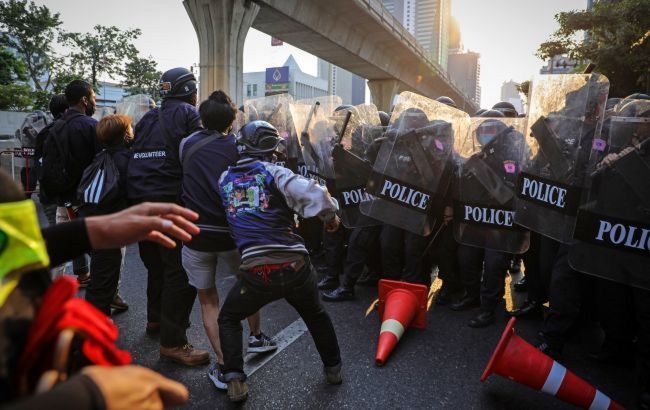 В Мьянме возобновились протесты, военные открыли огонь по участникам акций