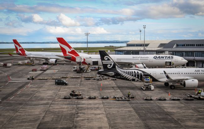 Упал спрос на полеты: крупнейшая авиакомпания Австралии массово увольняет сотрудников