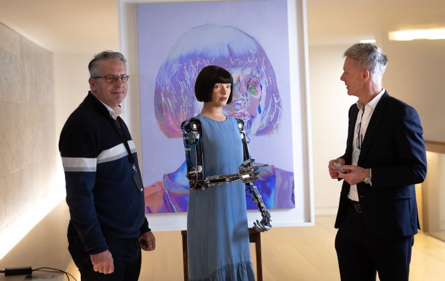 В Египте задержали робота-художницу. Ее заподозрили в шпионаже