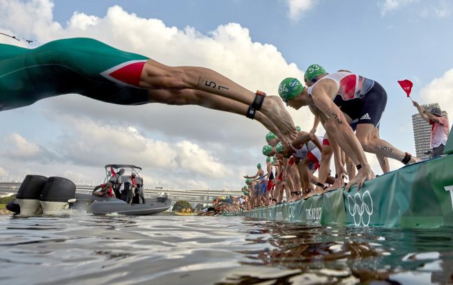 Новий скандал на Олімпійських іграх 2020: човен ледь не задавив спортсменів (відео)