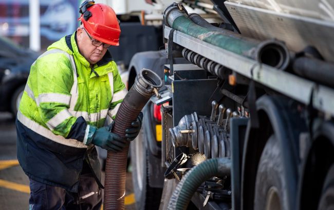 Ціни впали за останній місяць: скільки в Україні коштують бензин, дизель та автогаз