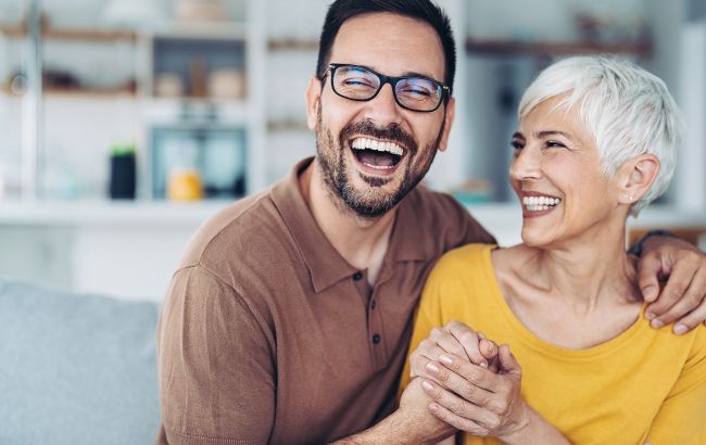 Чому зрілі жінки схильні закохуватися в молодих чоловіків