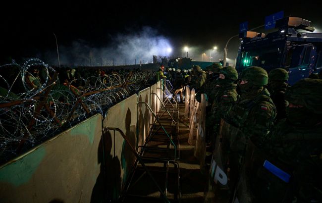 Польша заявила об использовании белорусскими силовиками шумовых петард на границе