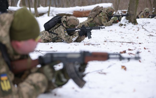 В Киеве раздали 25 тысяч автоматов и 10 миллионов патронов