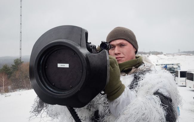 Британия передала комплексы NLAW. Как ВСУ учатся уничтожать ими танки: фоторепортаж