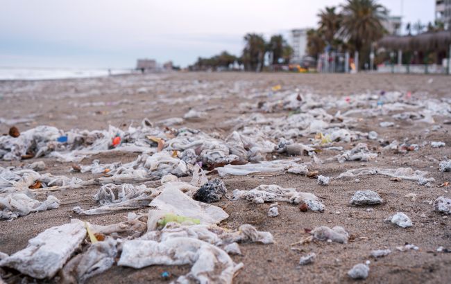 В Іспанії готують закон про вологі серветки та повітряні кулі: будуть правила