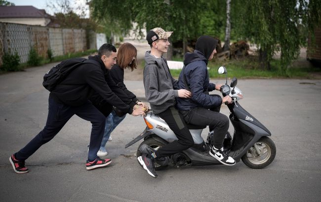 Охочих пересісти на мопеди і скутери задля економії попередили про величезні штрафи з конфіскацією