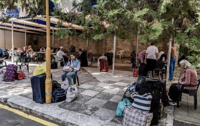 Палатки и колючая проволока. Куда переселили украинских беженцев в Болгарии