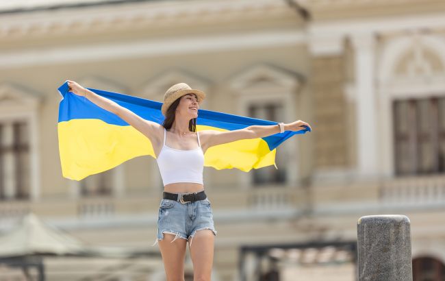 День Державного прапора України 2025: красиві привітання у віршах, прозі та листівках