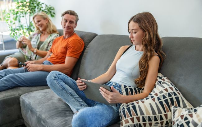 Підліток проти вашого партнера? Як будувати нові стосунки без скандалів вдома