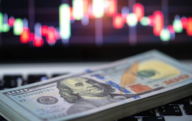 "Стремительного роста нет": эксперт объяснил, что происходит с курсом доллара