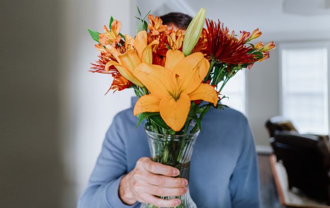 Квіти, які не варто дарувати коханій людині: що кажуть народні прикмети