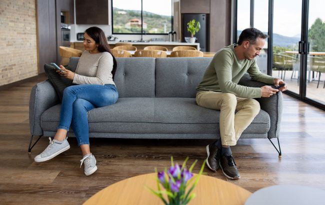 10 ознак, що ваші стосунки тріщать по швах (і час щось з цим робити)