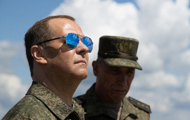"Приїдуть без віз, як у 1945-му": Медведєв відкрито пригрозив ЄС військовим вторгненням
