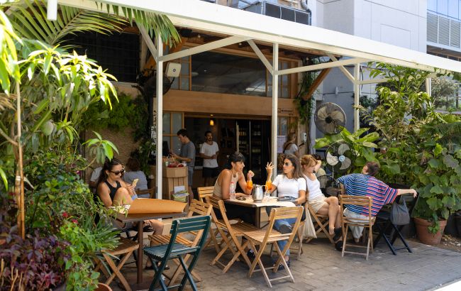 Літні майданчики біля будинків: які правила встановлення та які штрафи за порушення