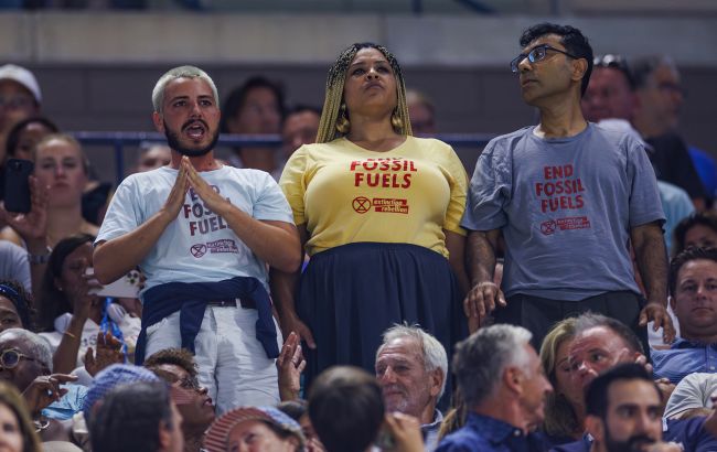 "Кінець викопному паливу" та приклеєні ступні. Екоактивісти перервали півфінал US Open