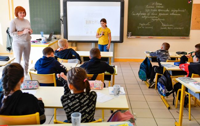 День учителя 2023: лучшие поздравления для педагогов в стихах, прозе и СМС