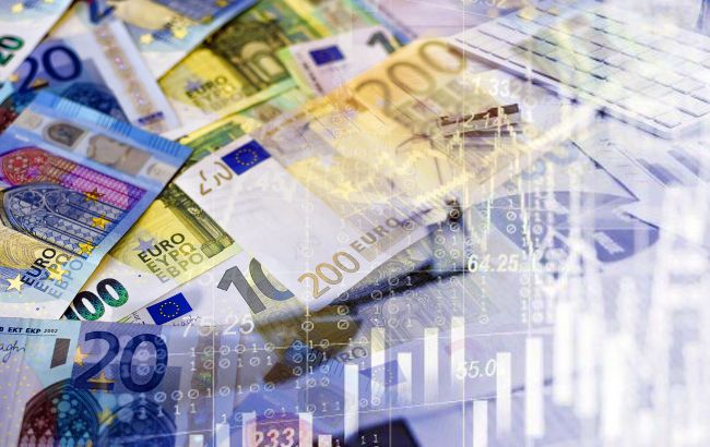 Евро второй раз побил рекорд, доллар растет: курс на 17 апреля и что происходит с евровалютой