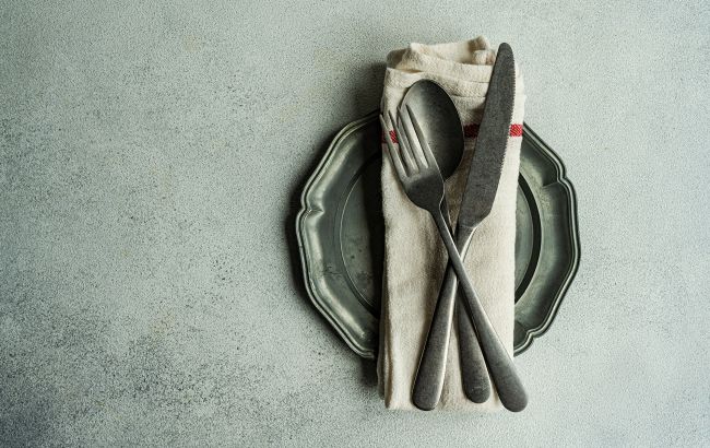 Повернути блиск та колір: три домашніх способа почистити старий олов'яний посуд