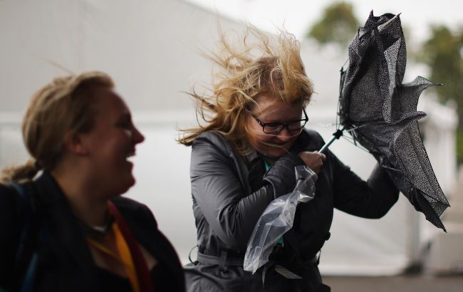 Ветер до 18 м/с. В Киеве объявлено штормовое предупреждение