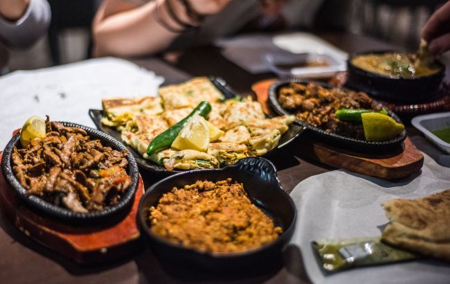 Гостинність по-саудівськи. Що їдять і п&rsquo;ють під час переговорів України та США