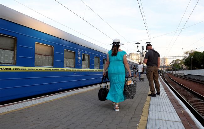 "Укрзалізниця" після смерті жінки у вагоні дала поради пасажирам