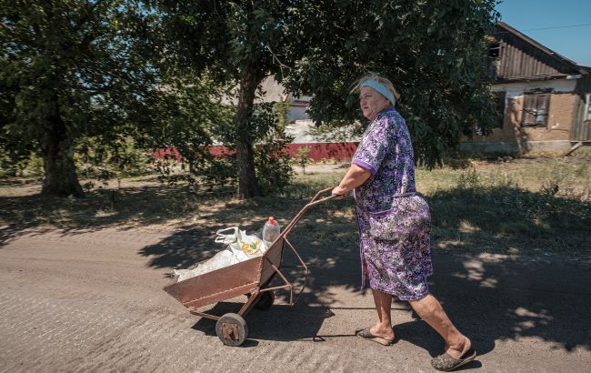 Деякі населені пункти "вимирають". Яка ситуація з населенням в Україні і чи є "попит" на життя в селі