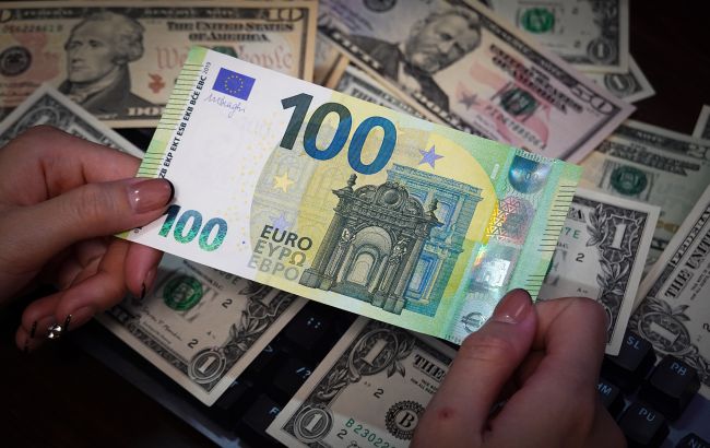 НБУ зберігає долар як базову валюту в Україні, але розглядає євро