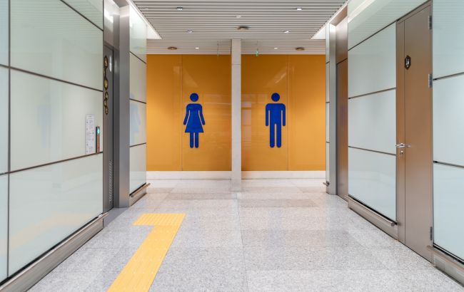 Навіть не думайте! 10 речей, які ніколи не можна робити у громадському туалеті