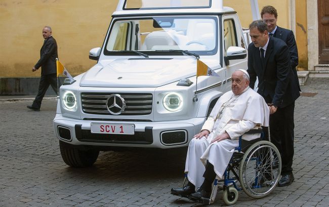 Франциск и его последний подарок: кому достанется роскошный папамобиль