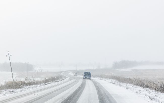 Рождественские метели и гололедица: водителей Днепропетровской области предупредили об опасности