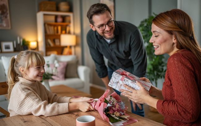 Не знаєте, що подарувати мамі? Топ-10 гаджетів на День матері, які вона точно оцінить