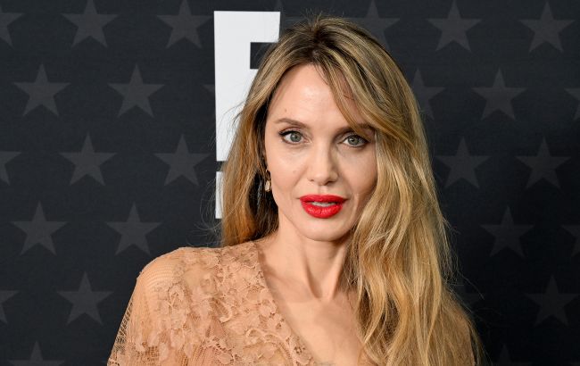 Прибула таємно і пішки перетнула кордон. ЗМІ дізналися деталі візиту Анджеліни Джолі