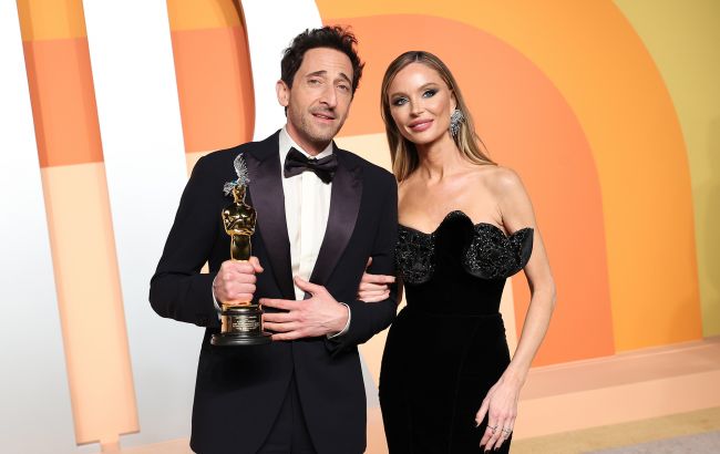 "Оскар-2025": Холли Берри страстно поцеловала голливудского красавца на глазах у его возлюбленной