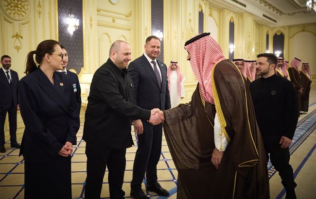 Скандала из-за костюмов не будет. В чем украинская делегация приехала на встречу с США в Джидде: видео и фото