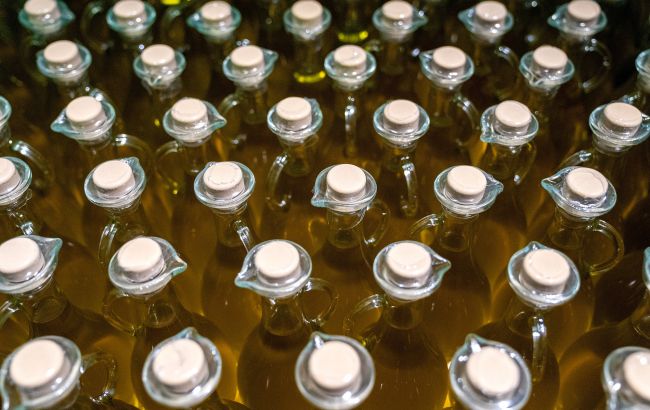 Суд оштрафував підприємця, який "робив" оливкову олію із соняшника. Як розпізнати фальсифікат