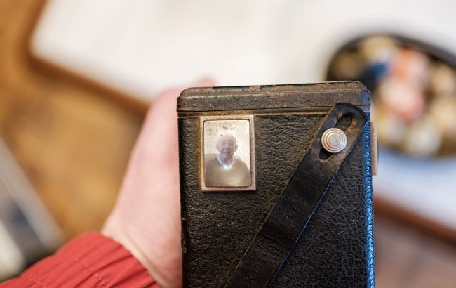 Хоть на аватарку, хоть на паспорт: старинные фото для документов вызвали восторг в сети