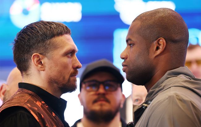 Коли бій Усика проти Дюбуа - в суботу чи неділю? Точний час, щоб не проспати