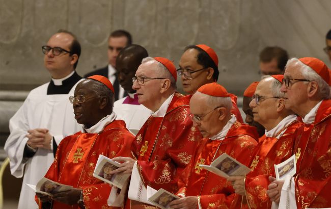 Чорний дим над Ватиканом: як завершилось перше голосування конклаву