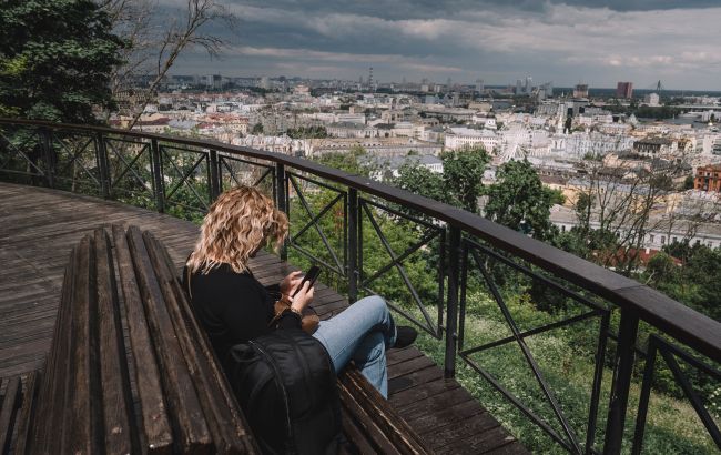 Спека, вітер та дощі з грозами: погода "розділить" Україну