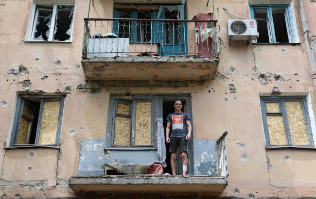 Війська РФ зранку дронами атакували Херсон: поранено понад 10 осіб, пошкоджені авто