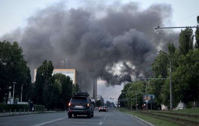 Чим українці дихають після обстрілу: що у повітрі і як захисти свої легені