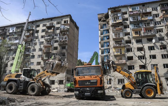 "Очі - як всесвіт страху". Під завалами зруйнованого ракетою будинку в Києві знайшли кота