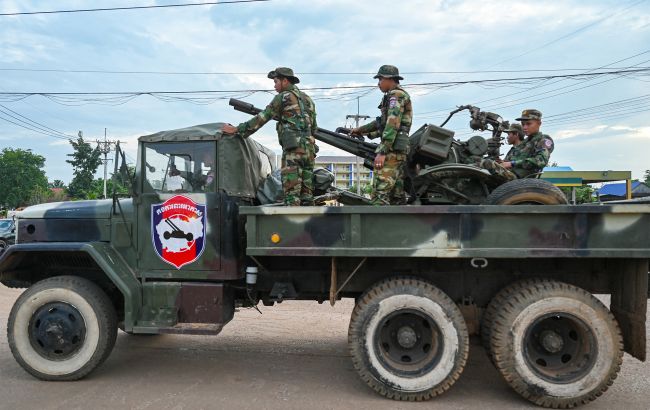 Тисячі евакуйованих, десятки жертв та обстріли: що відбувається між Таїландом та Камбоджею