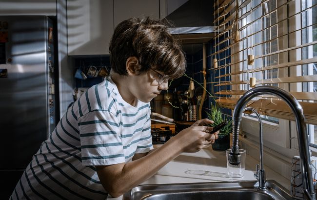 Обычный смартфон "научили" проверять качество воды: всего 60 секунд и никаких реагентов