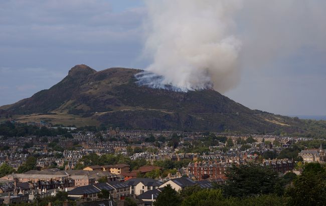 У Шотландії горить відомий туристичний символ Единбурга - Артурс-Сіт