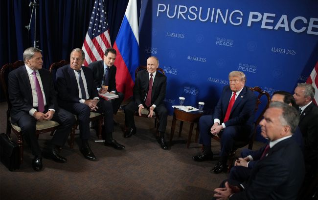 Без заяв для преси: Трамп та Путін почали перемовини у форматі "три на три"