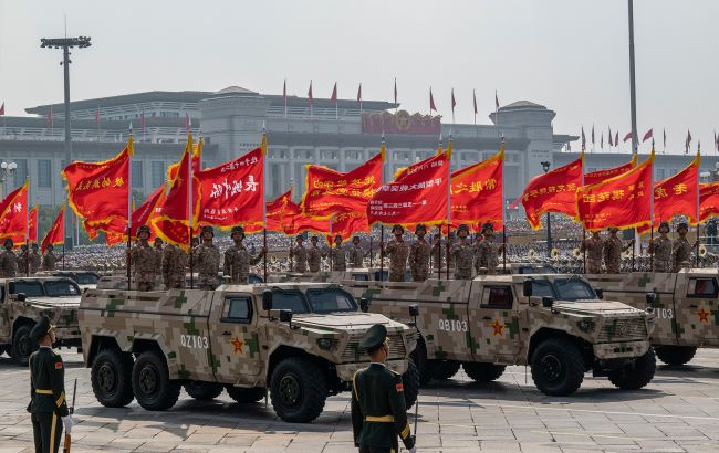 На військовому параді в Пекіні показали новітню зброю: подробиці